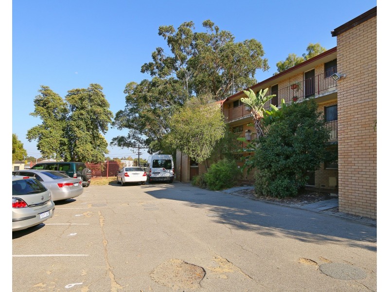 15/67 Lester Drive, Thornlie WA 6108