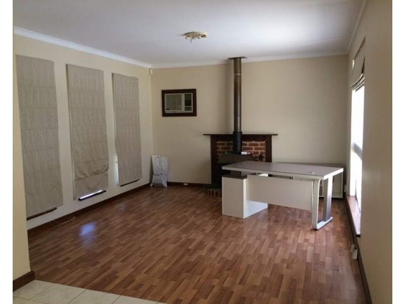 16 Olga Road, Maddington WA 6109