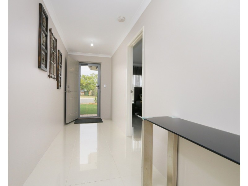 31 Retchford Way, Queens Park WA 6107