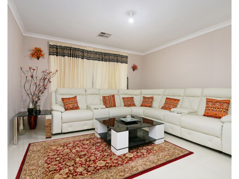 31 Retchford Way, Queens Park WA 6107