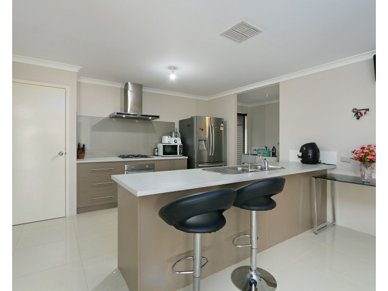 31 Retchford Way, Queens Park WA 6107