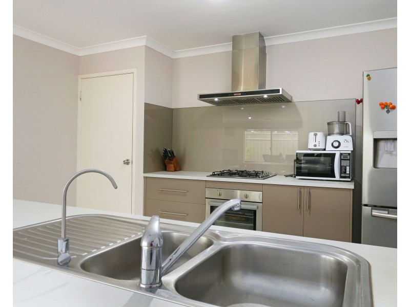 31 Retchford Way, Queens Park WA 6107