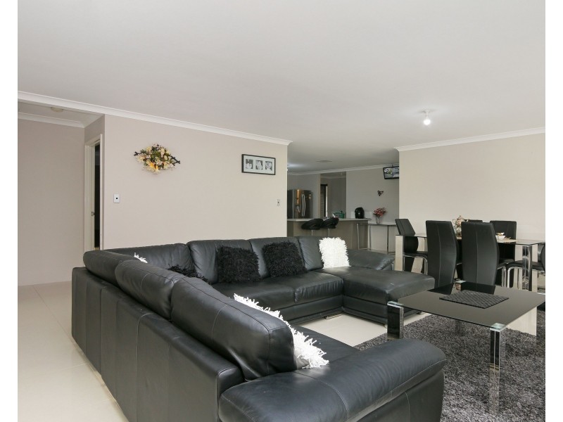 31 Retchford Way, Queens Park WA 6107