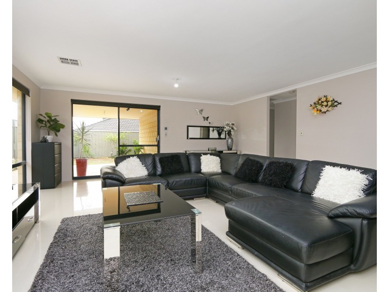 31 Retchford Way, Queens Park WA 6107