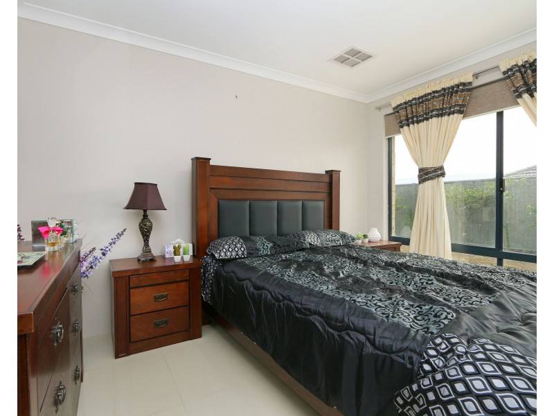 31 Retchford Way, Queens Park WA 6107