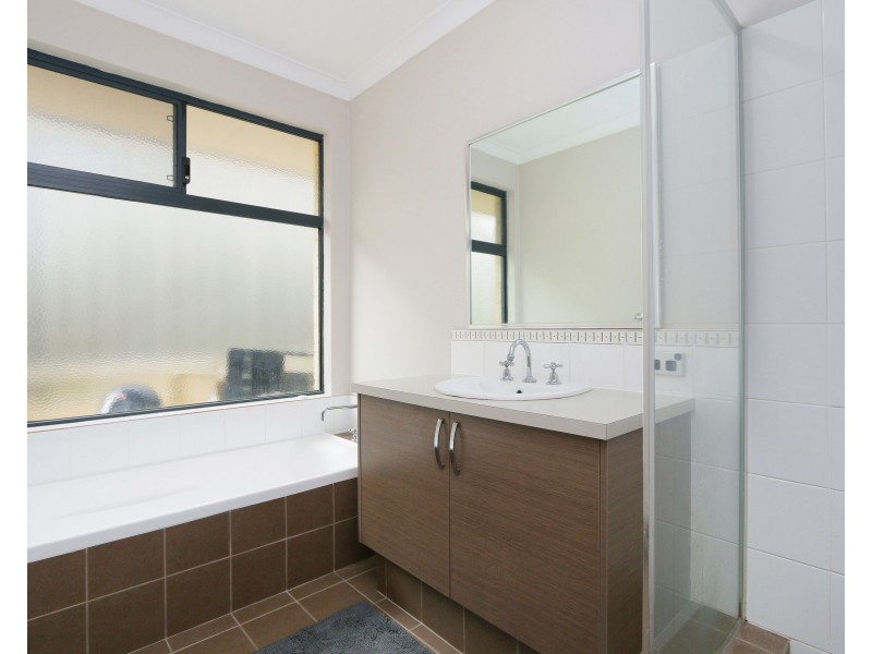31 Retchford Way, Queens Park WA 6107