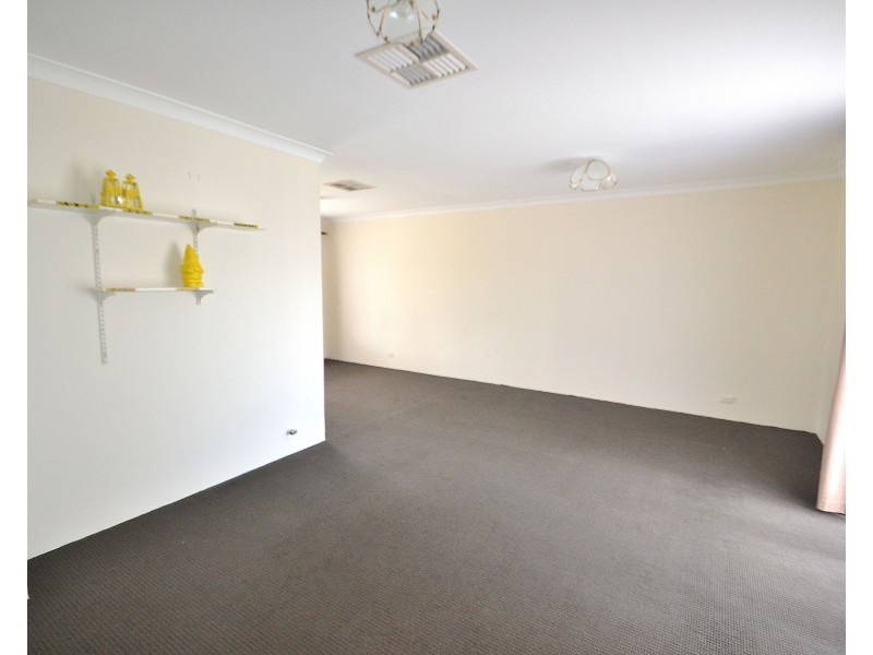 45 Ravenscroft Way, Kelmscott WA 6111