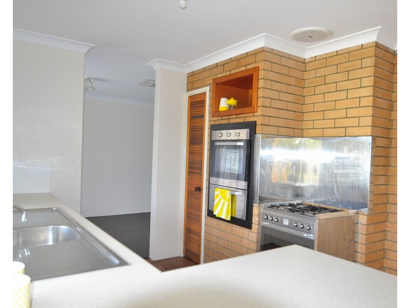 45 Ravenscroft Way, Kelmscott WA 6111