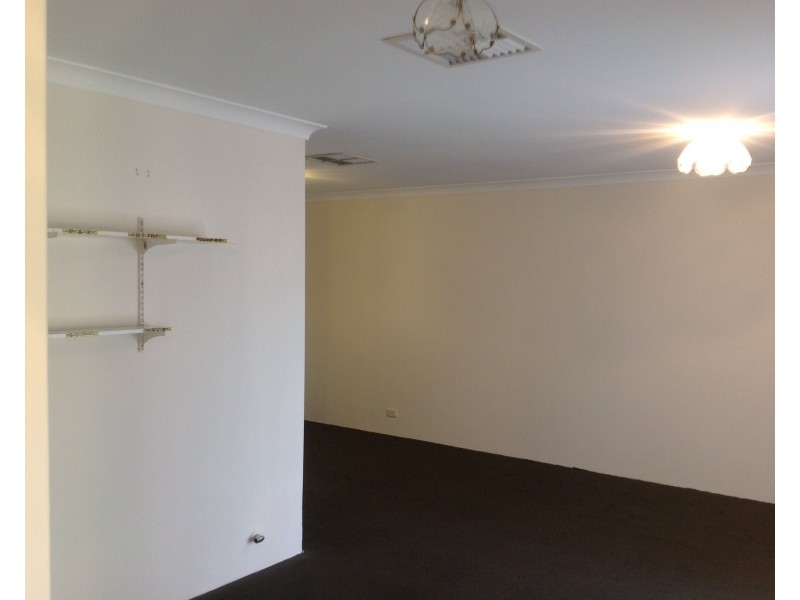 45 Ravenscroft Way, Kelmscott WA 6111