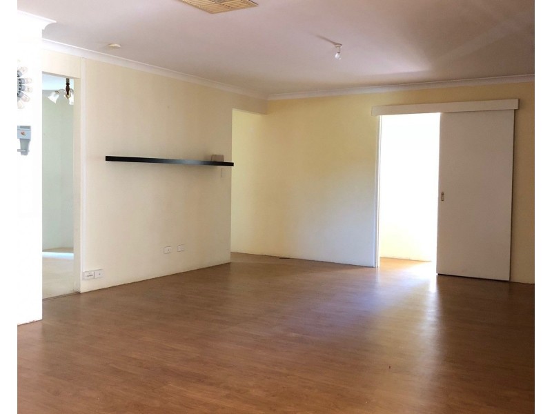 16 Waterway Cove, Seville Grove WA 6112