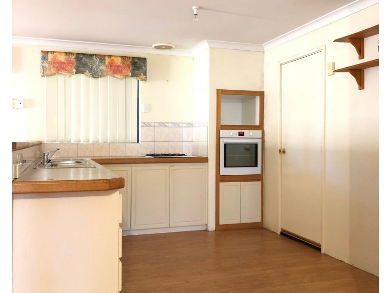 16 Waterway Cove, Seville Grove WA 6112