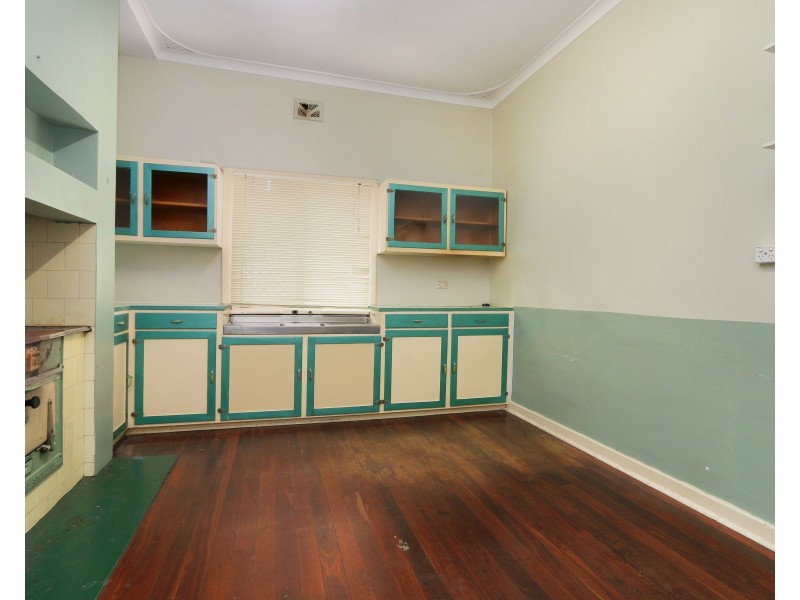 2008 Albany Highway, Maddington WA 6109