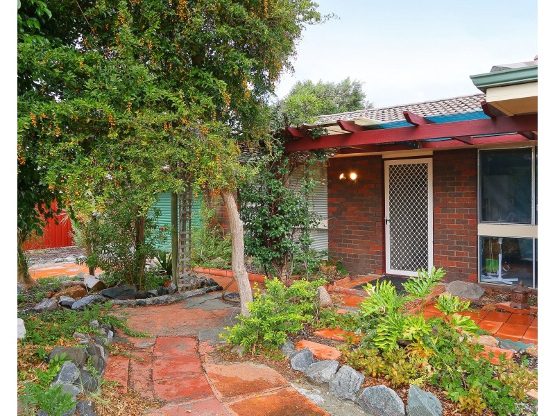 14 Hibiscus Road, Maddington WA 6109