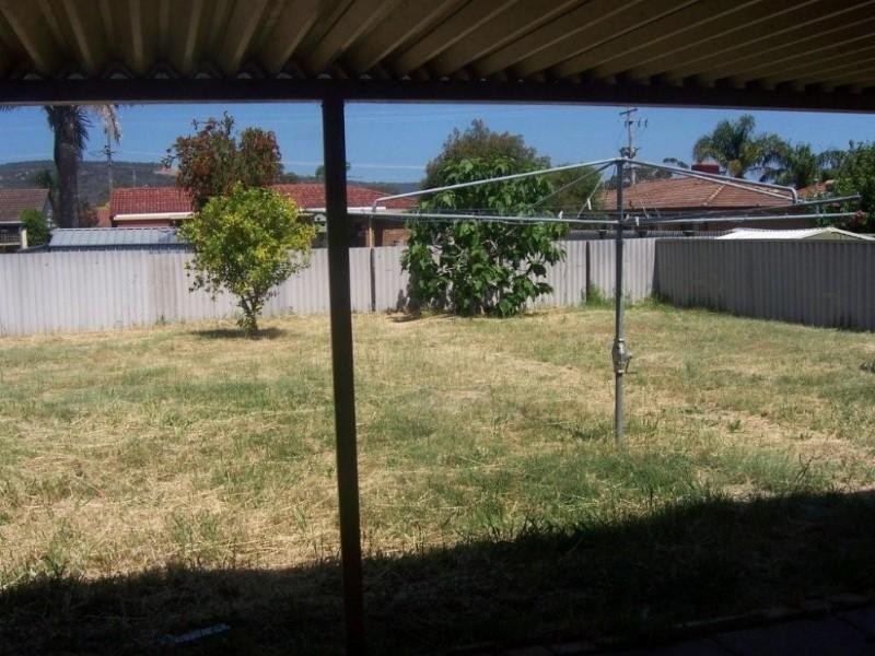 15 Waratah Court, Maddington WA 6109