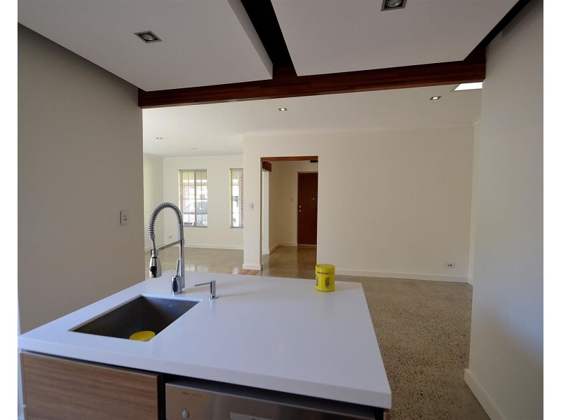 25 Cowan Street, Maddington WA 6109