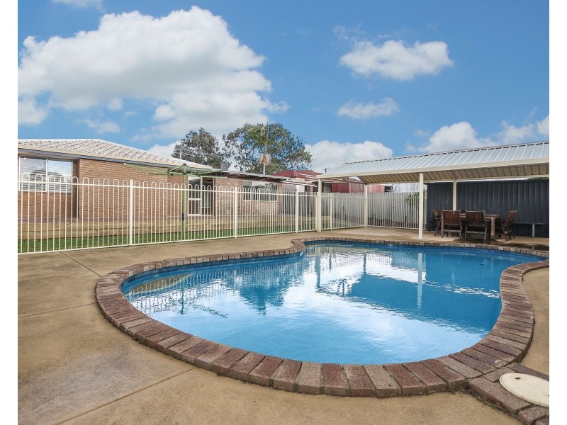 6 Regina Road, Kelmscott WA 6111