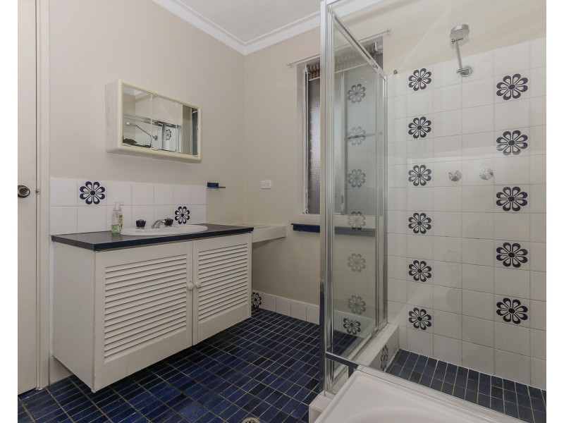 6 Regina Road, Kelmscott WA 6111