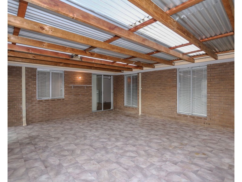 6 Regina Road, Kelmscott WA 6111