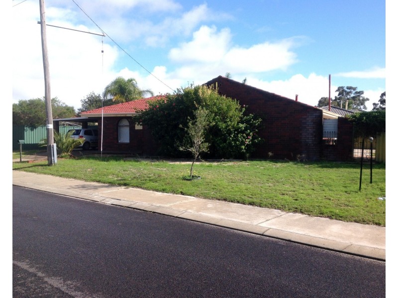 38 Ravenscroft Way, Kelmscott WA 6111