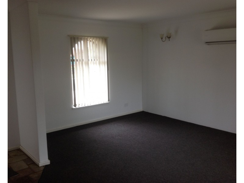 38 Ravenscroft Way, Kelmscott WA 6111