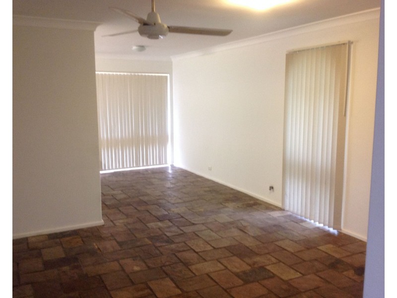 38 Ravenscroft Way, Kelmscott WA 6111