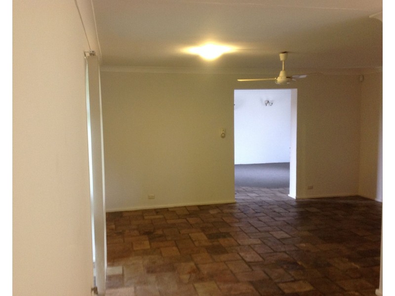 38 Ravenscroft Way, Kelmscott WA 6111
