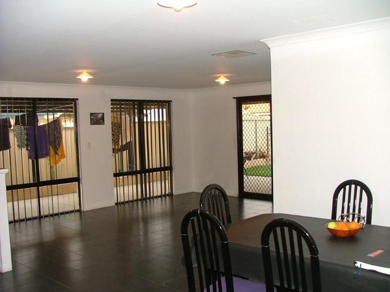 15 Edinburgh Road, Seville Grove WA 6112