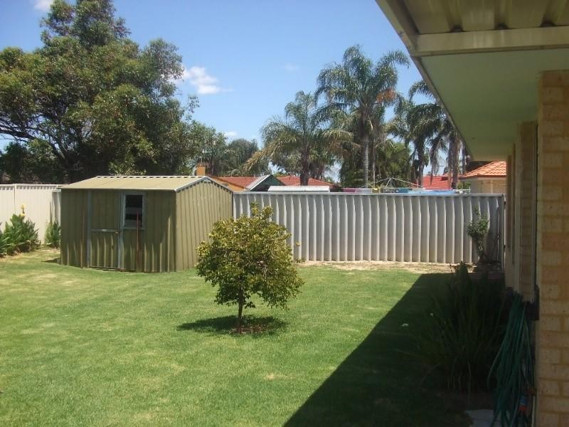 9 chamberlain Way, Armadale WA 6112