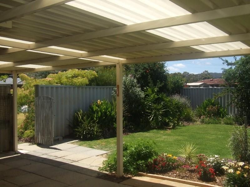 9 chamberlain Way, Armadale WA 6112