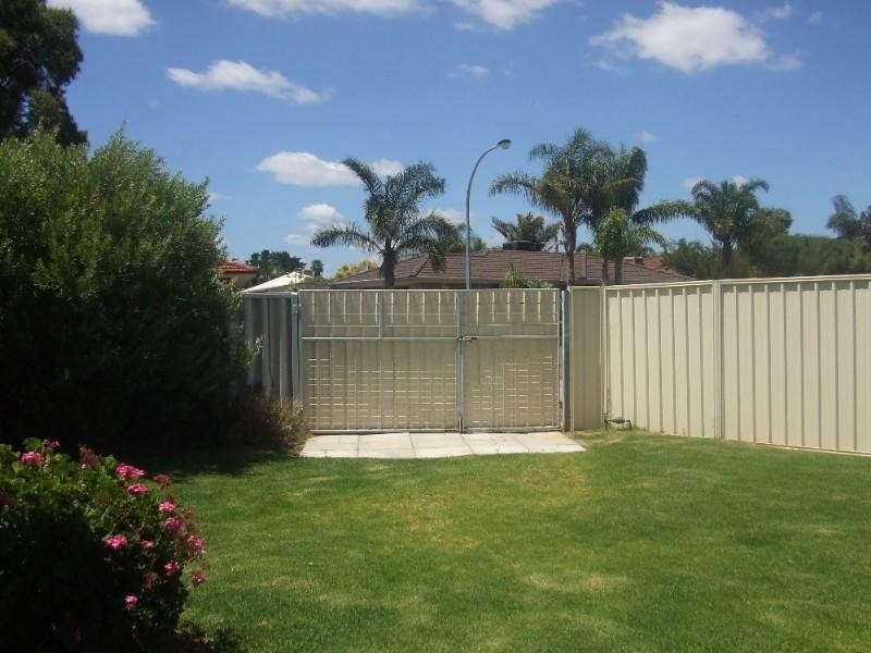 9 chamberlain Way, Armadale WA 6112