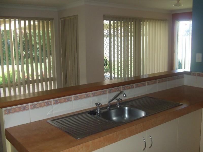 9 chamberlain Way, Armadale WA 6112