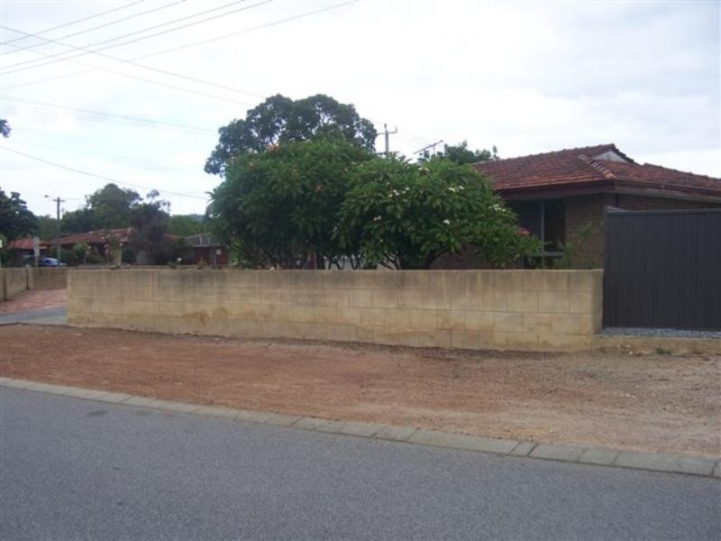 2 Coachwood Way, Maddington WA 6109