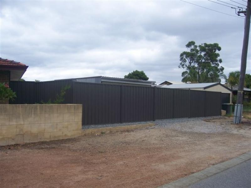 2 Coachwood Way, Maddington WA 6109