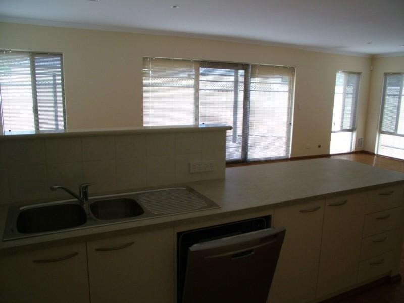 1/378 Kew Street, Cloverdale WA 6105