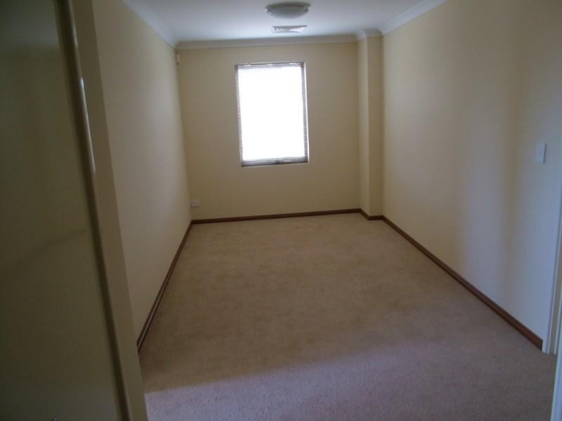 1/378 Kew Street, Cloverdale WA 6105