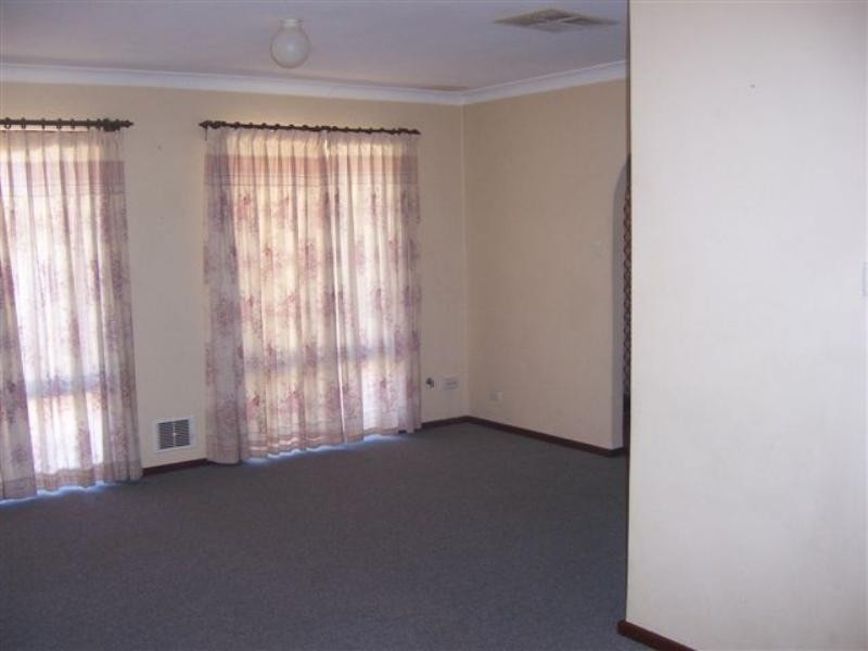 40 Ashburton Drive, Gosnells WA 6110