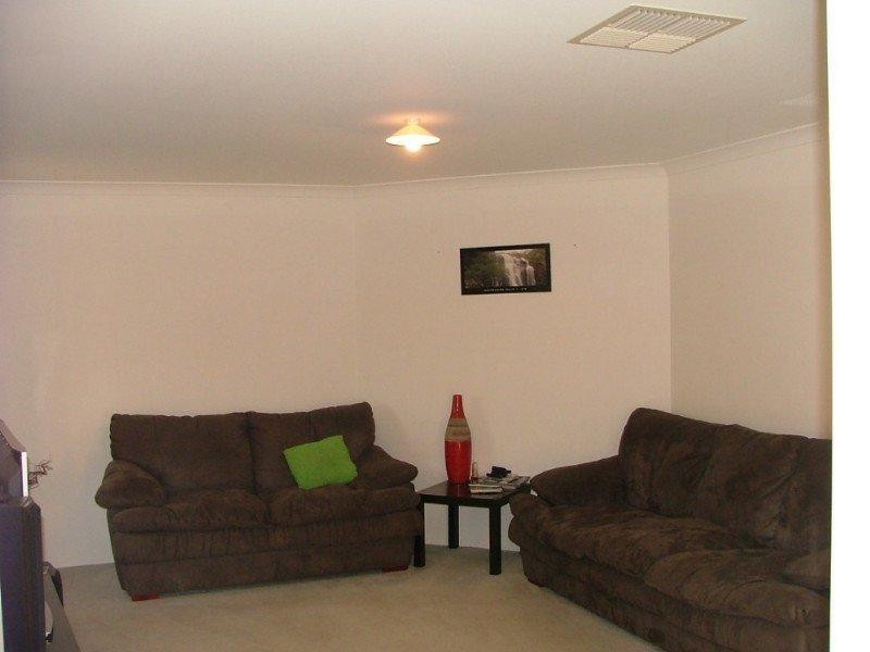 15 Edinburgh Road, Seville Grove WA 6112