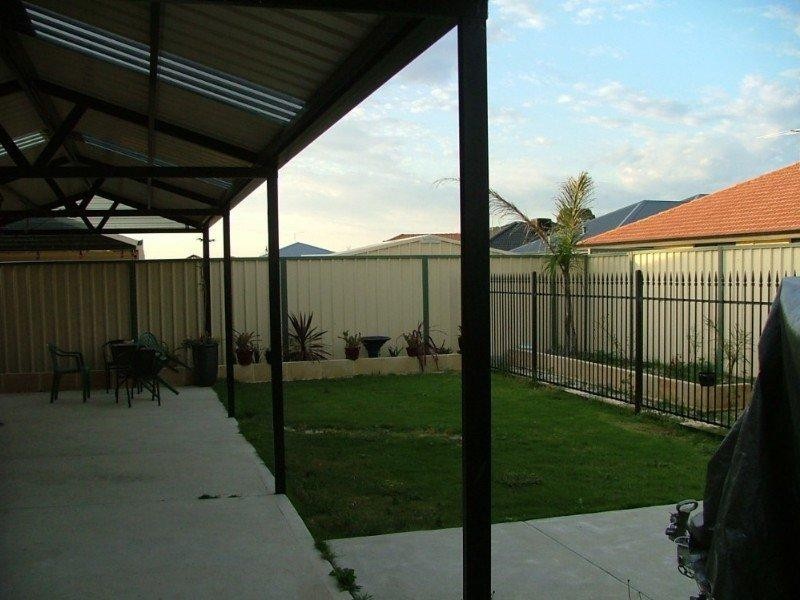 15 Edinburgh Road, Seville Grove WA 6112