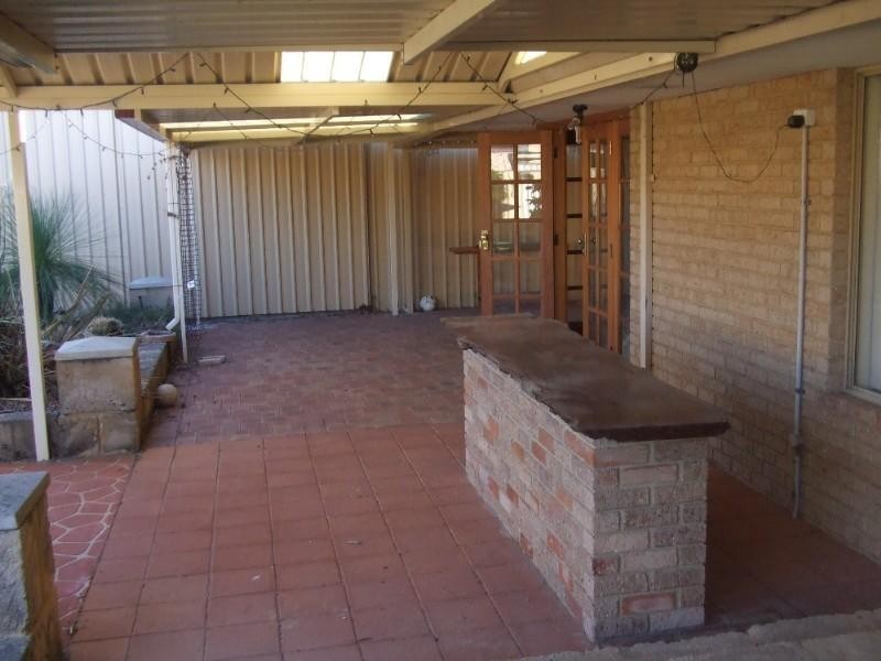 4 Cheyne Close, Thornlie WA 6108