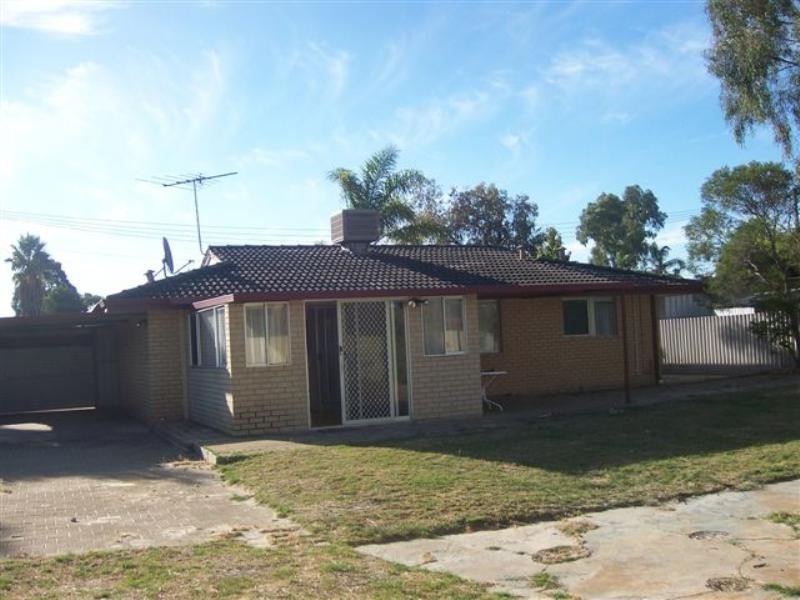 9 Roderick Close, Gosnells WA 6110