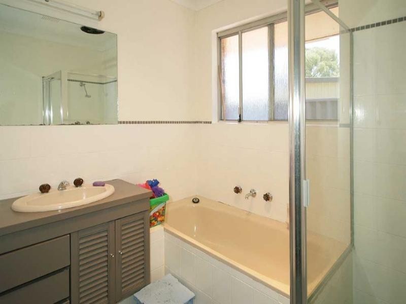 11 Wooramel Crescent, Gosnells WA 6110