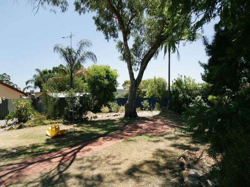 11 Wooramel Crescent, Gosnells WA 6110