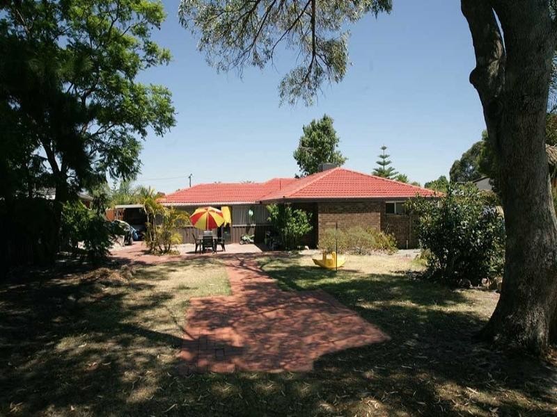 11 Wooramel Crescent, Gosnells WA 6110
