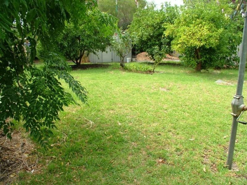 12 Ward Crescent, Kelmscott WA 6111