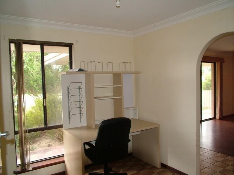 11 Watsonia Street, Maddington WA 6109