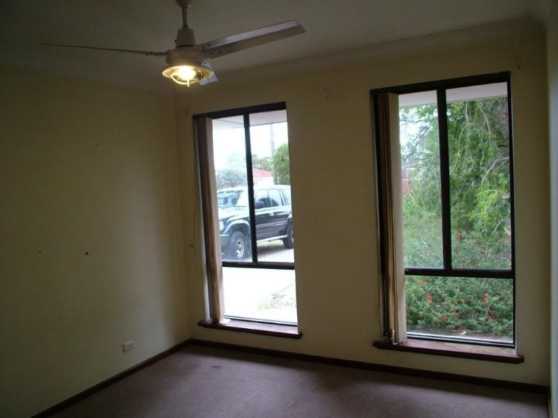 11 Watsonia Street, Maddington WA 6109