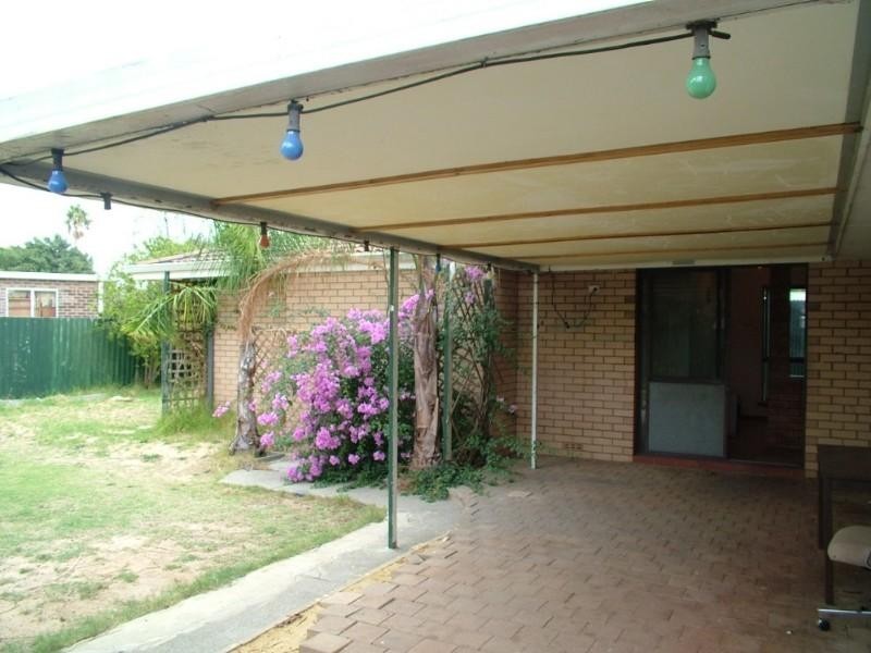 11 Watsonia Street, Maddington WA 6109