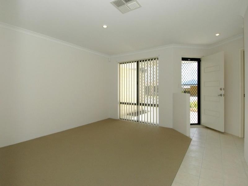 33 Milano Loop, Seville Grove WA 6112