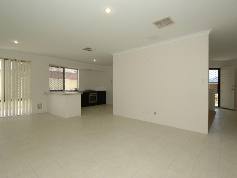 33 Milano Loop, Seville Grove WA 6112