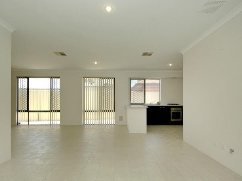 33 Milano Loop, Seville Grove WA 6112